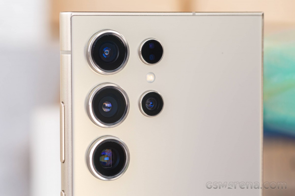 Galaxy S24 Ultra giảm ch&aacute;y s&agrave;n, vua m&agrave;n lớn, camera zoom quang xịn s&ograve; ăn đứt iPhone 17 Pro Max
