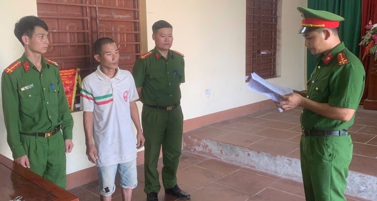 Qu&aacute; khứ đen tối của g&atilde; nghịch tử đ&aacute;nh cha mẹ trọng thương, nguồn cơn chỉ v&igrave; chuyện bật đ&egrave;n