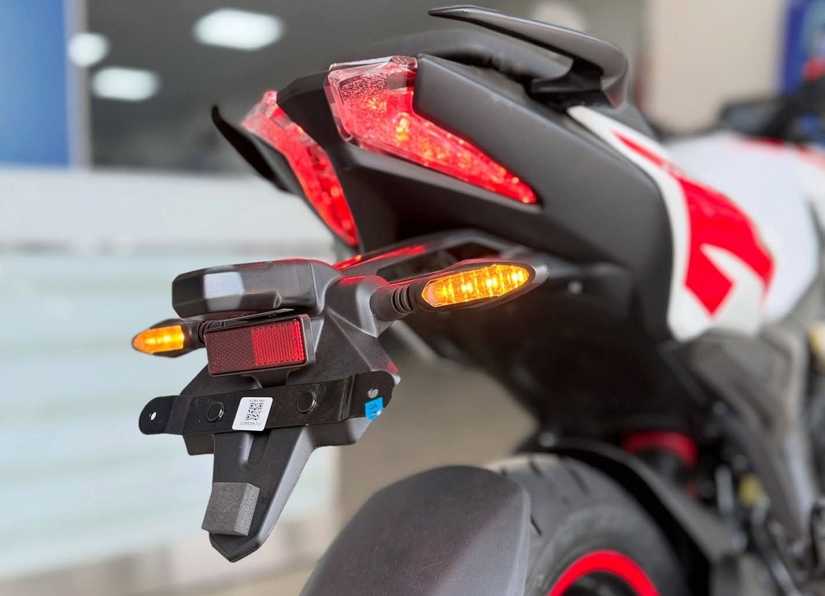 &lsquo;Vua c&ocirc;n tay&rsquo; 160cc mới ch&iacute;nh thức về đại l&yacute; gi&aacute; 39 triệu đồng: C&oacute; ABS 2 k&ecirc;nh xịn hơn Honda Winner R