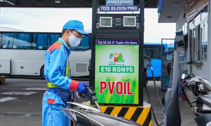 Gi&aacute; xăng dầu chiều nay 16/8: Xăng E5 RON 92 &lsquo;rơi tự do&rsquo;, E10 RON 95 đ&atilde; rất gần đ&aacute;y, bảng gi&aacute; đầy b&igrave;nh c&aacute;c mẫu &ocirc; t&ocirc; Mazda