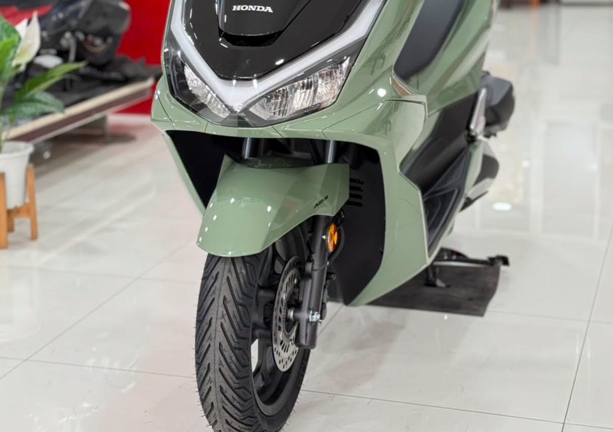 Honda ch&iacute;nh thức mở b&aacute;n \'vua xe ga\' 160cc mới gi&aacute; 76 triệu đồng: Thiết kế đẹp hơn Air Blade v&agrave; Vario