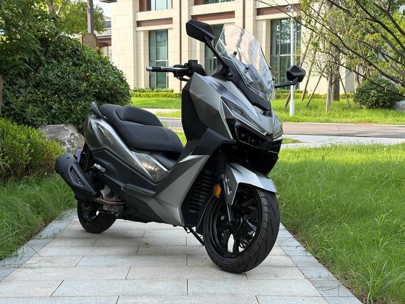 &lsquo;Kẻ hủy diệt Honda SH&rsquo; ch&iacute;nh thức ra mắt với gi&aacute; 97 triệu đồng: Động cơ 278cc mạnh mẽ, c&oacute; cả ABS v&agrave; TCS ảnh 1