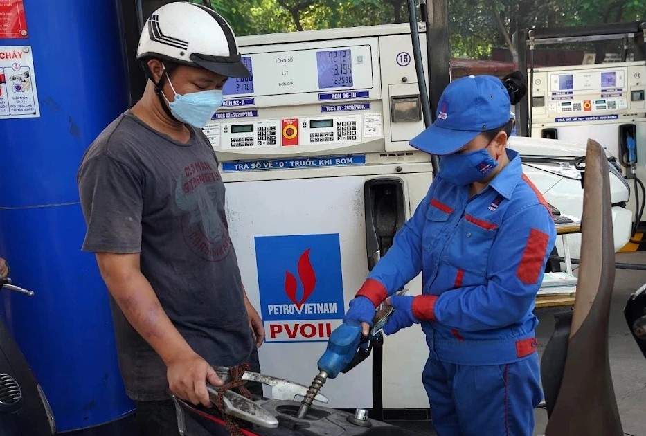 Gi&aacute; xăng dầu chiều 18/8: Xăng RON 92 giảm c&aacute;ch đ&aacute;y 2.044 đồng, E10 về s&aacute;t mốc 19.000 đồng/l&iacute;t, gi&aacute; đầy b&igrave;nh &ocirc; t&ocirc; Honda