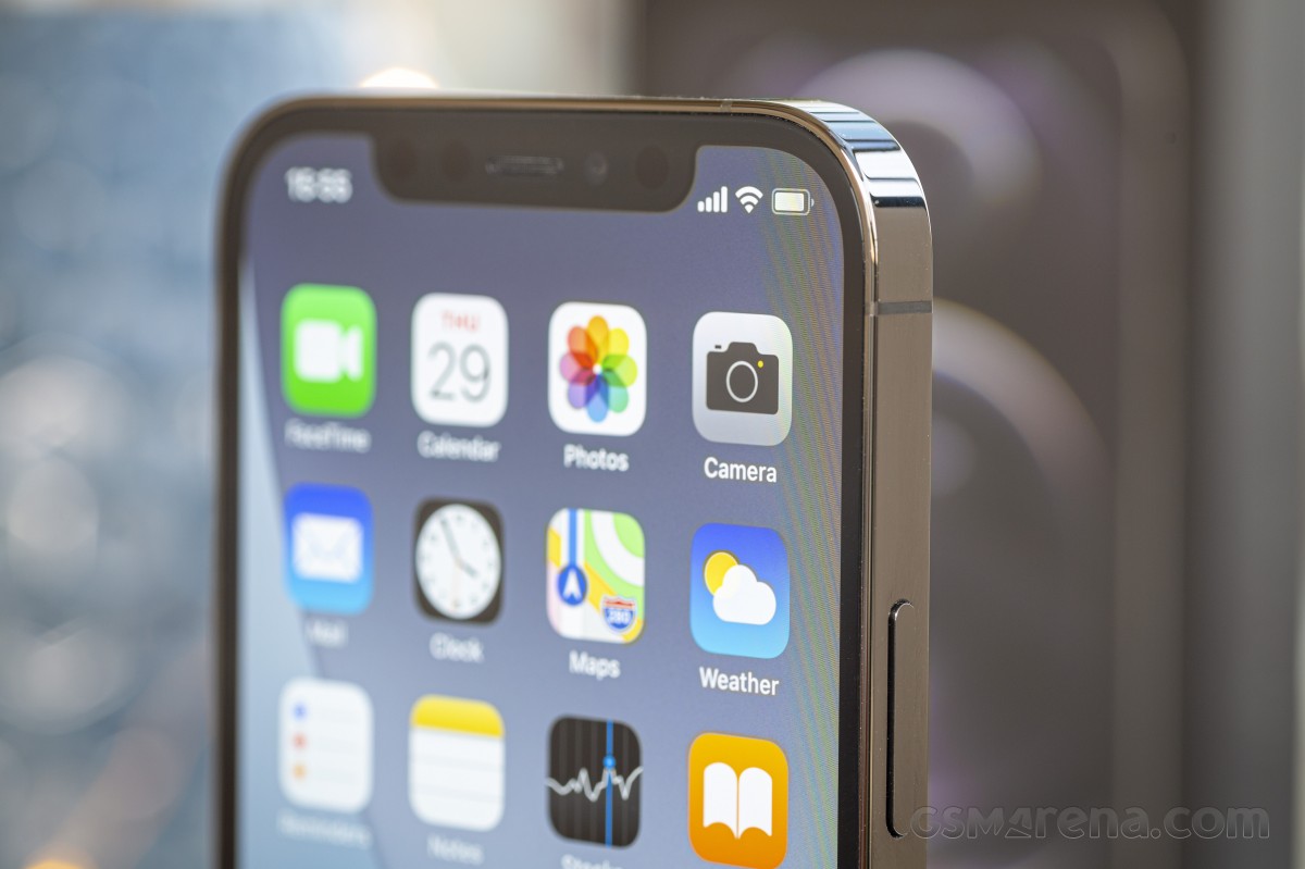 iPhone Pro khung th&eacute;p phẳng rẻ nhất Việt Nam l&agrave; đ&acirc;y, camera 3 mắt chụp vẫn ổn như iPhone 17 Pro