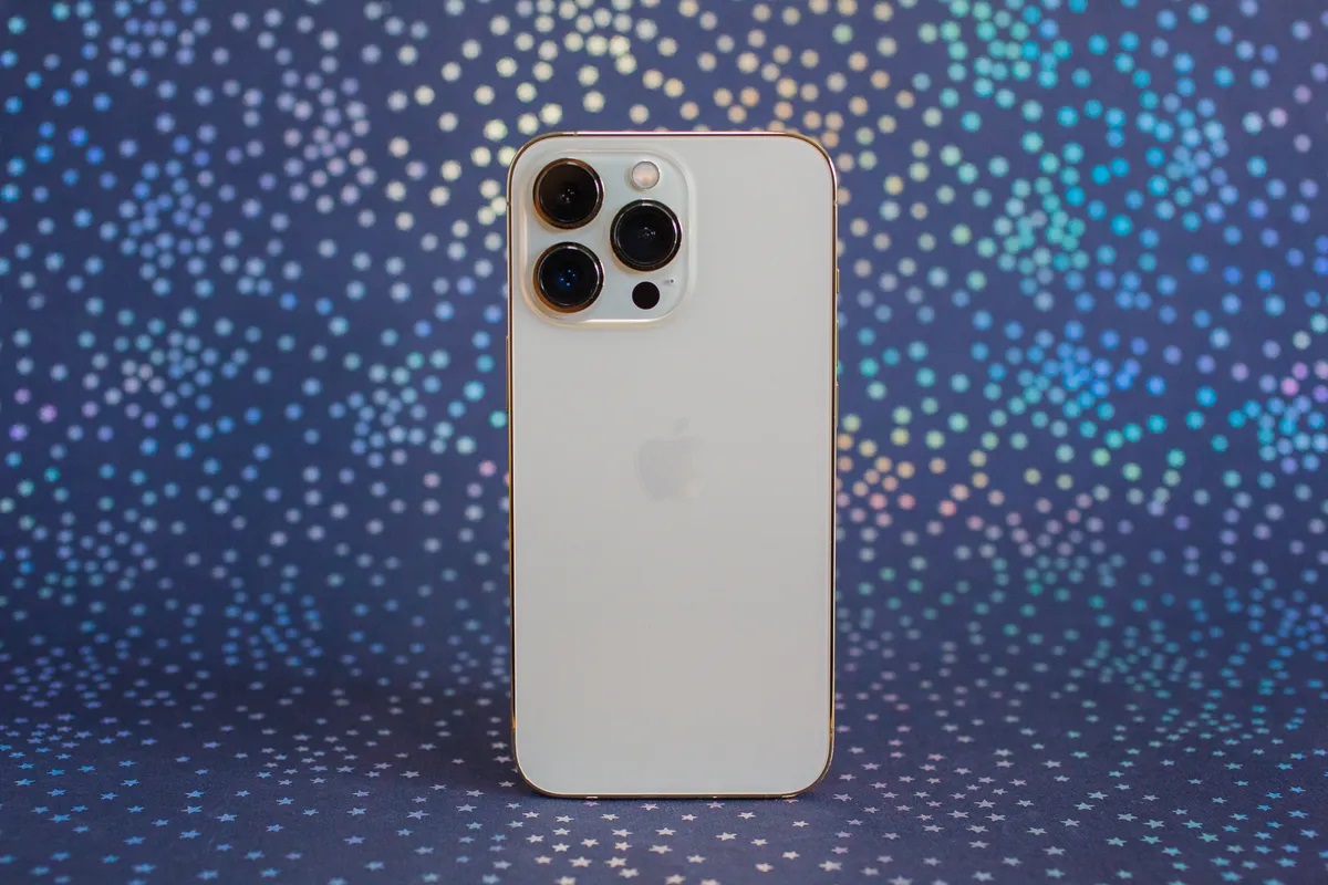 Bảng gi&aacute; iPhone 13 giữa th&aacute;ng 8: iPhone 13 vua iPhone gi&aacute; rẻ, iPhone 13 Pro Max vua 3 mắt gi&aacute; b&egrave;o