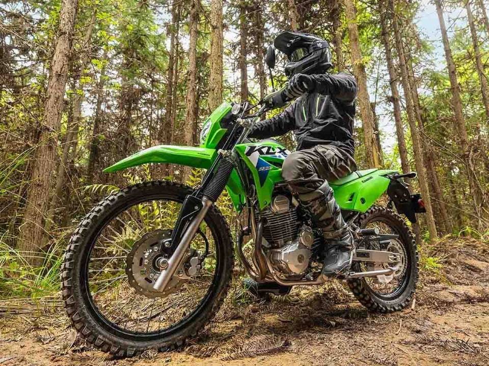 Tin xe hot 18/8: &lsquo;Vua c&ocirc;n tay&rsquo; mới &lsquo;đồng hương&rsquo; với Honda Winner R v&agrave; Yamaha Exciter ra mắt với gi&aacute; mềm