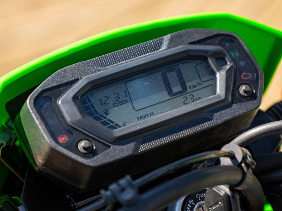 &lsquo;Vua c&ocirc;n tay&rsquo; mới &lsquo;made in Japan&rsquo; ch&iacute;nh thức ra mắt: Kh&aacute;c xa Yamaha Exciter v&agrave; Honda Winner R, trang bị xịn, gi&aacute; hấp dẫn ảnh 4