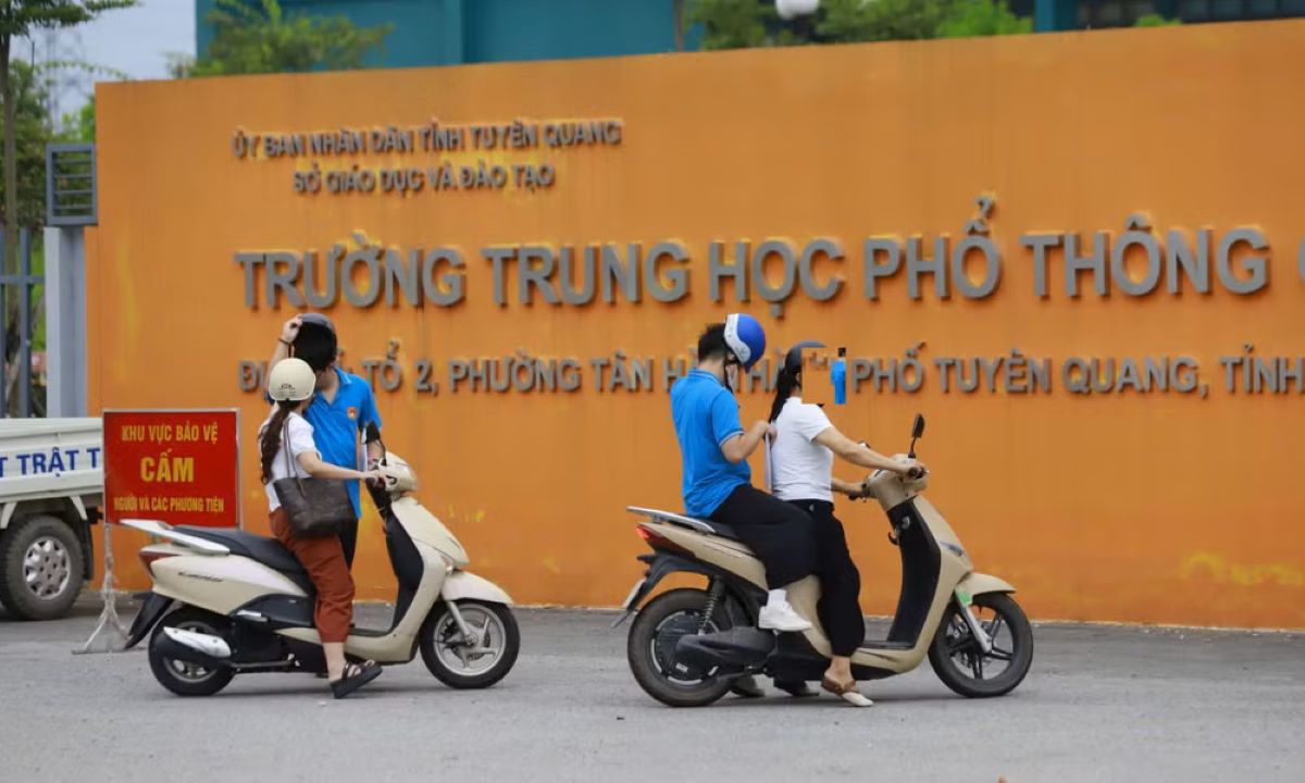 Phổ điểm Tiếng Anh thi lại tốt nghiệp ở Chuy&ecirc;n Tuy&ecirc;n Quang kh&aacute;c đợt 1 thế n&agrave;o?