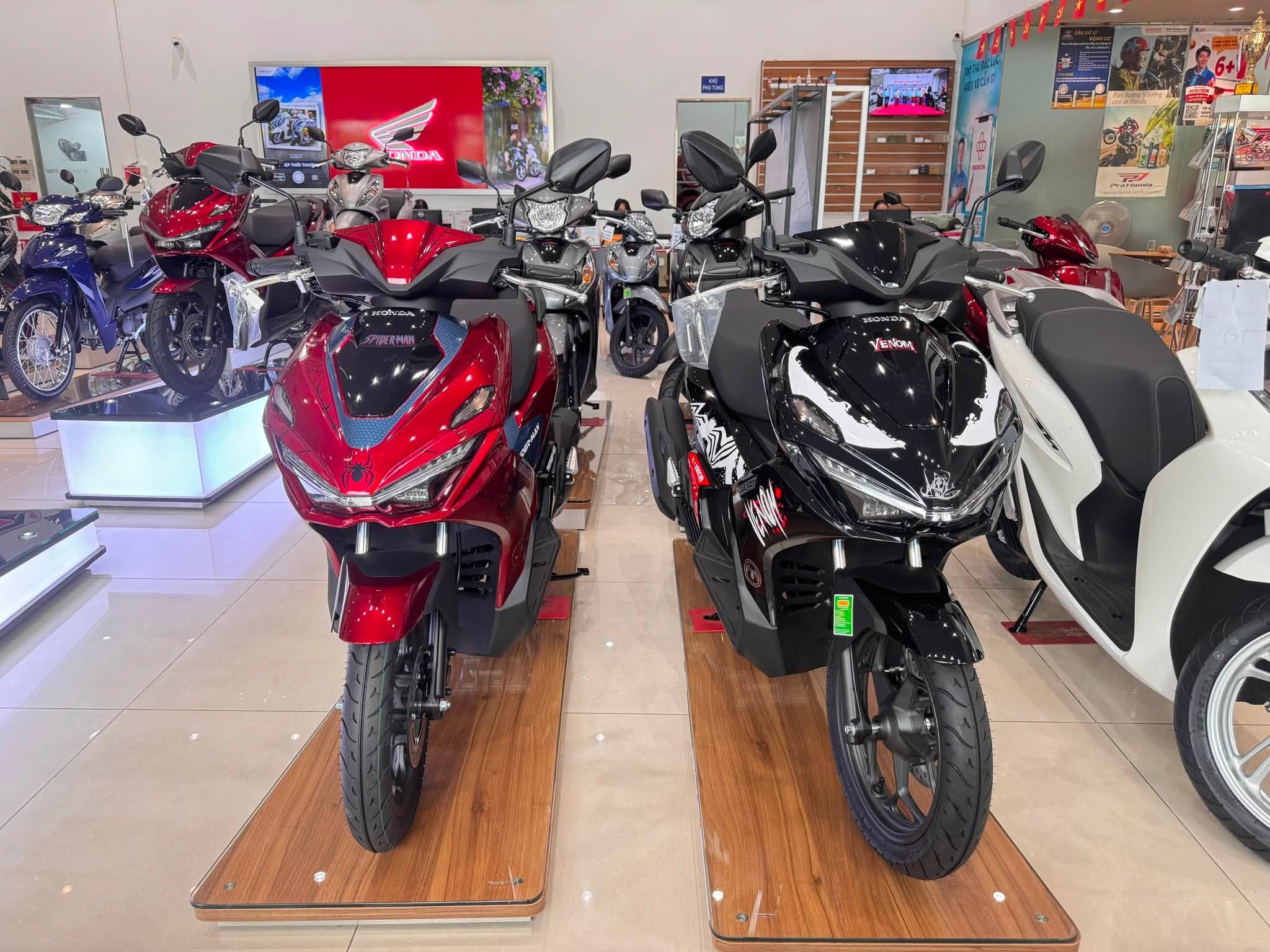 Bảng gi&aacute; xe m&aacute;y Honda giữa th&aacute;ng 8/2026 lao dốc mất phanh: SH, SH Mode \'rẻ như b&egrave;o\', Vision chạm đ&aacute;y