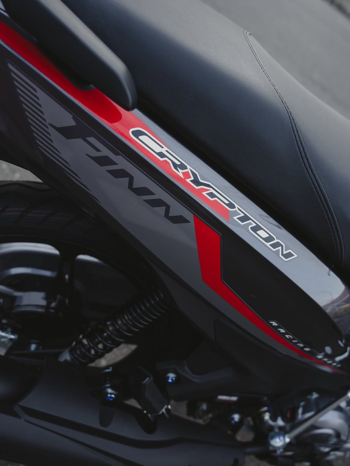 Yamaha nhận cọc &lsquo;vua xe số&rsquo; 115cc gi&aacute; rẻ mới, g&acirc;y sốt bằng thiết kế &lsquo;n&eacute;t&rsquo; hơn Honda Future, trang bị &aacute;t v&iacute;a Wave Alpha ảnh 5