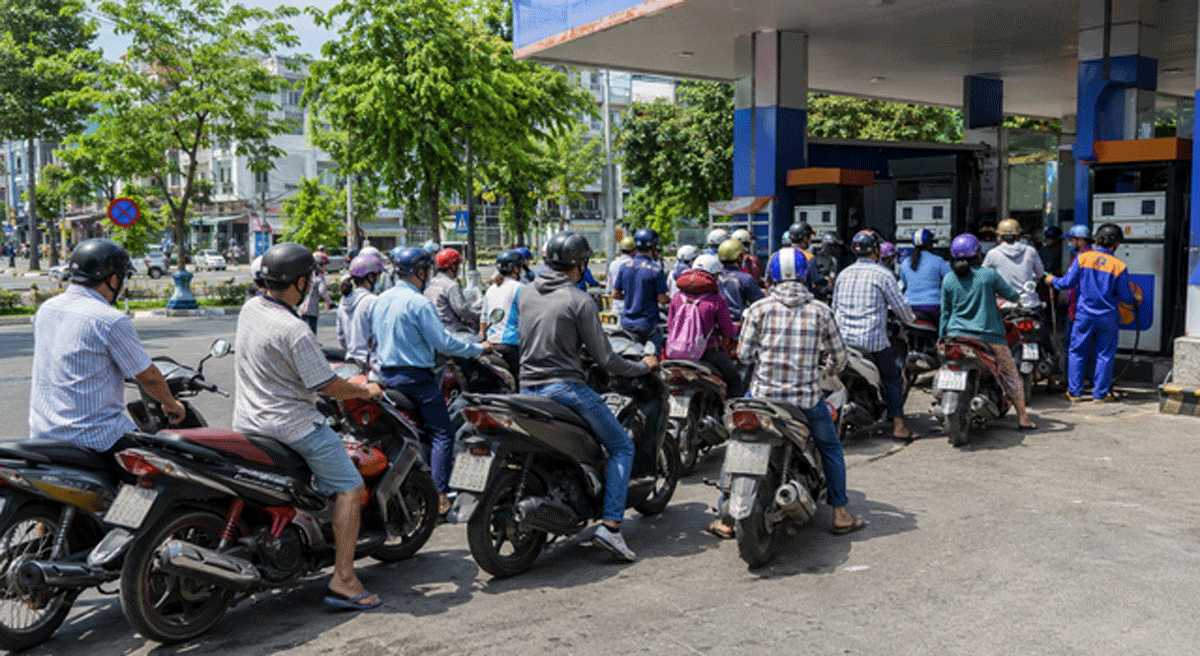 Cập nhật gi&aacute; xăng dầu h&ocirc;m nay 21/8 mới: Xăng dầu tăng dựng đứng? Dầu diesel c&aacute;n mốc 28.540 đồng/l&iacute;t 