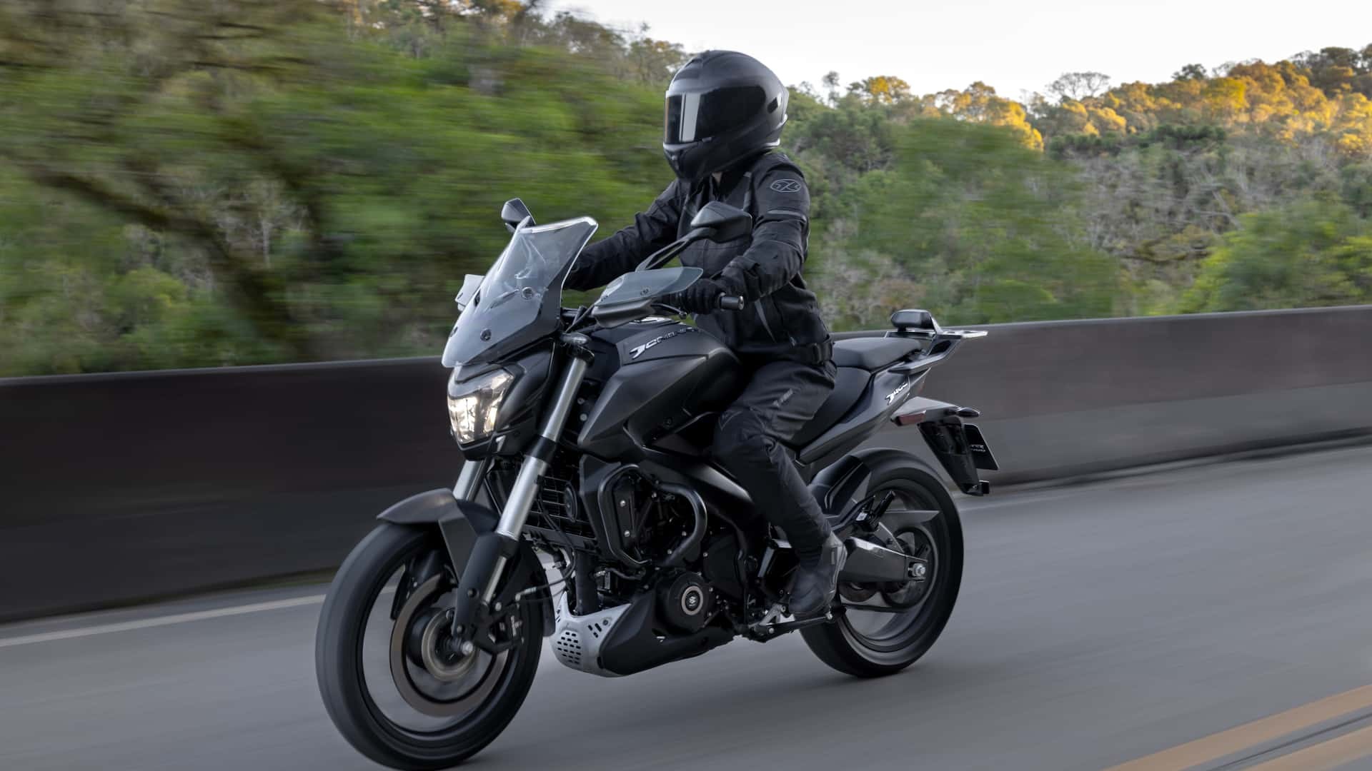 &lsquo;Vua c&ocirc;n tay&rsquo; mới ch&iacute;nh thức ra mắt: Ph&acirc;n khối lớn hơn hẳn Yamaha Exciter v&agrave; Honda Winner R, gi&aacute; rẻ so với trang bị ảnh 1