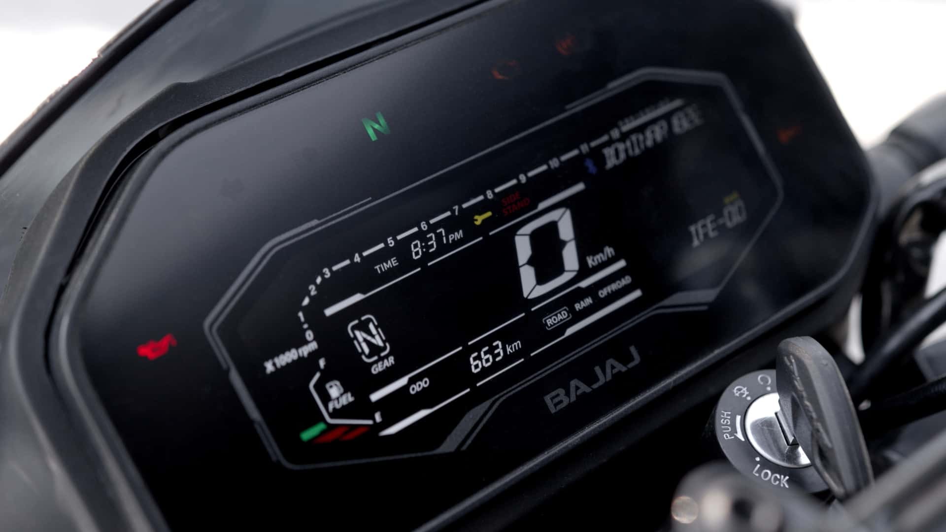 &lsquo;Vua c&ocirc;n tay&rsquo; mới ch&iacute;nh thức ra mắt: Ph&acirc;n khối lớn hơn hẳn Yamaha Exciter v&agrave; Honda Winner R, gi&aacute; rẻ so với trang bị ảnh 3