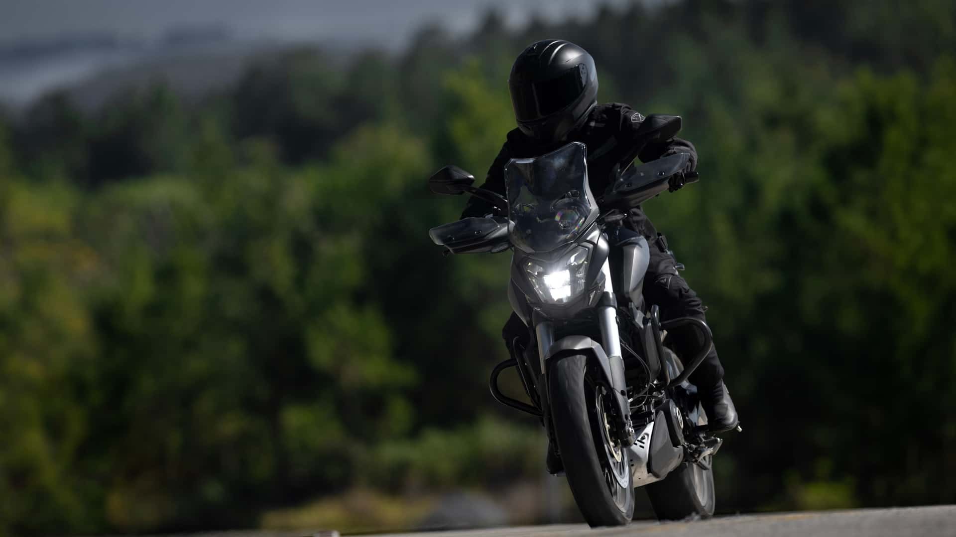 &lsquo;Vua c&ocirc;n tay&rsquo; mới ch&iacute;nh thức ra mắt: Ph&acirc;n khối lớn hơn hẳn Yamaha Exciter v&agrave; Honda Winner R, gi&aacute; rẻ so với trang bị ảnh 6