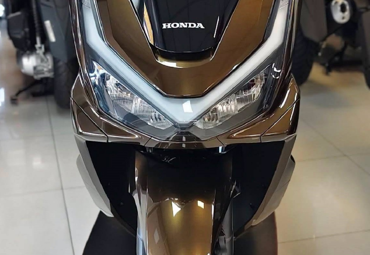 Honda ch&iacute;nh thức mở b&aacute;n &lsquo;vua xe ga&rsquo; 160cc mới gi&aacute; 65 triệu đồng: Thiết kế đỉnh hơn cả SH v&agrave; SH Mode