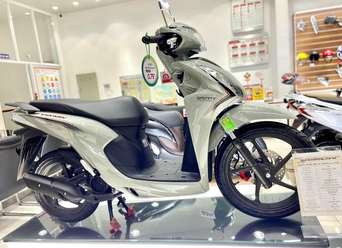 Bảng gi&aacute; xe Honda Vision 2026 cuối th&aacute;ng 8/2026: Giảm mất phanh, h&uacute;t kh&aacute;ch hơn xe m&aacute;y điện v&igrave; qu&aacute; rẻ