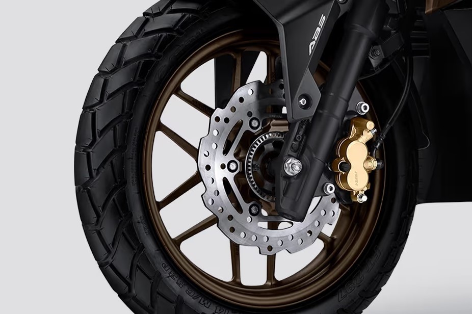 &lsquo;Honda SH phi&ecirc;n bản đi phượt mới&rsquo; bắt đầu nhận cọc: C&oacute; ABS, m&agrave;n h&igrave;nh TFT, gi&aacute; dự kiến 43,7 triệu đồng rẻ hơn Air Blade ảnh 4
