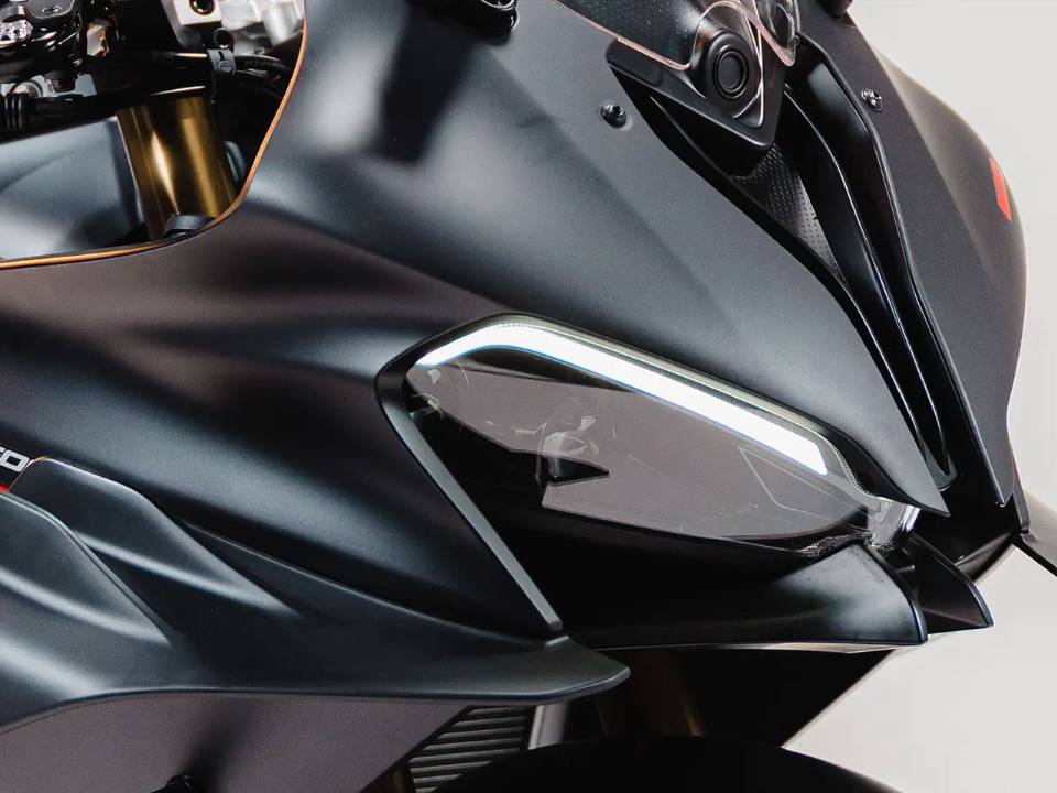 &lsquo;Vua c&ocirc;n tay&rsquo; mới ch&iacute;nh thức ra mắt: Phong c&aacute;ch kh&aacute;c Yamaha Exciter, ph&acirc;n khối vượt xa Honda Winner R, gi&aacute; hấp dẫn