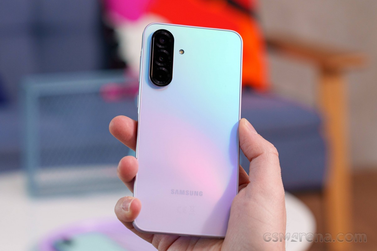 Đ&acirc;y l&agrave; điện thoại Samsung gi&aacute; gần 4 triệu đ&aacute;ng mua nhất, AI xịn như Galaxy S26, ăn đứt iPhone 17e