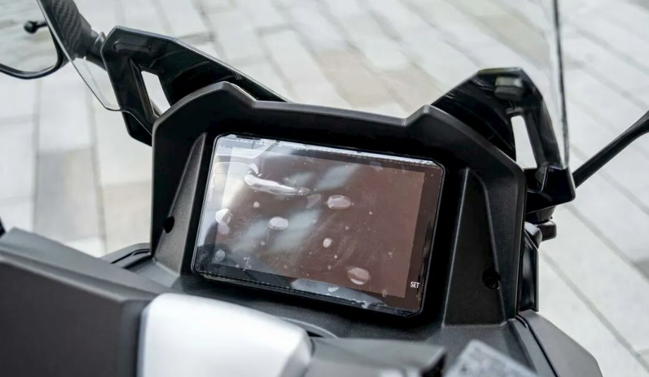 Qu&ecirc;n Vision đi, &lsquo;xe ga quốc d&acirc;n&rsquo; 150cc mới ch&iacute;nh thức ra mắt: C&oacute; ABS v&agrave; TCS như Honda SH, gi&aacute; chưa tới 30 triệu đồng ảnh 4