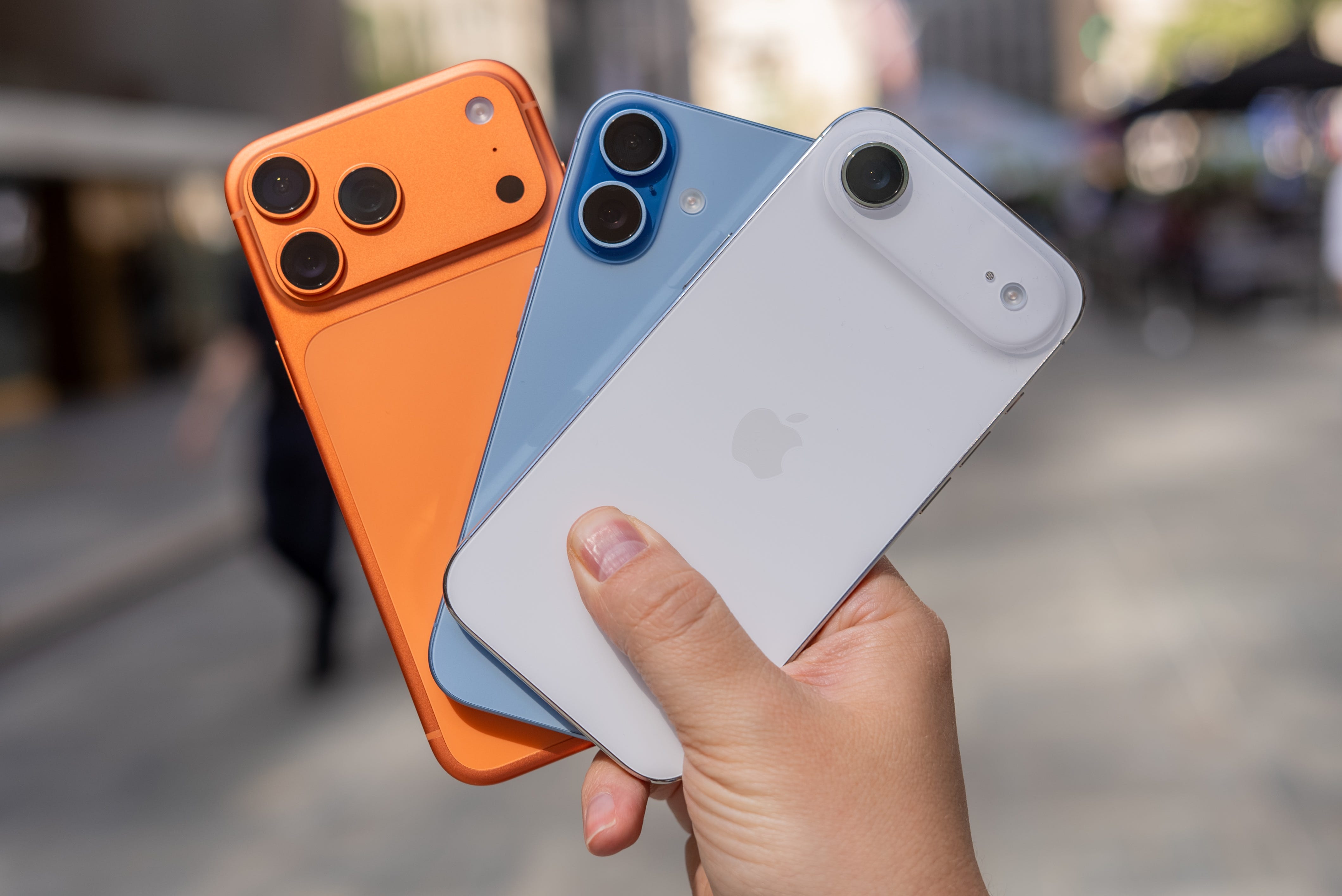 Bảng gi&aacute; iPhone mới ng&agrave;y 26/8: iPhone 17 series hạ nhiệt, iPhone 16 gi&aacute; đẹp, iPhone Air vẫn rẻ