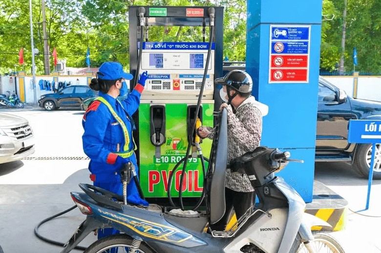 Gi&aacute; xăng dầu trưa nay 26/8: Xăng E10 RON 95 rất rẻ, E5 RON 92 sẽ về 18.000 đồng/l&iacute;t? Gi&aacute; đầy b&igrave;nh &ocirc; t&ocirc; Honda bao nhi&ecirc;u?