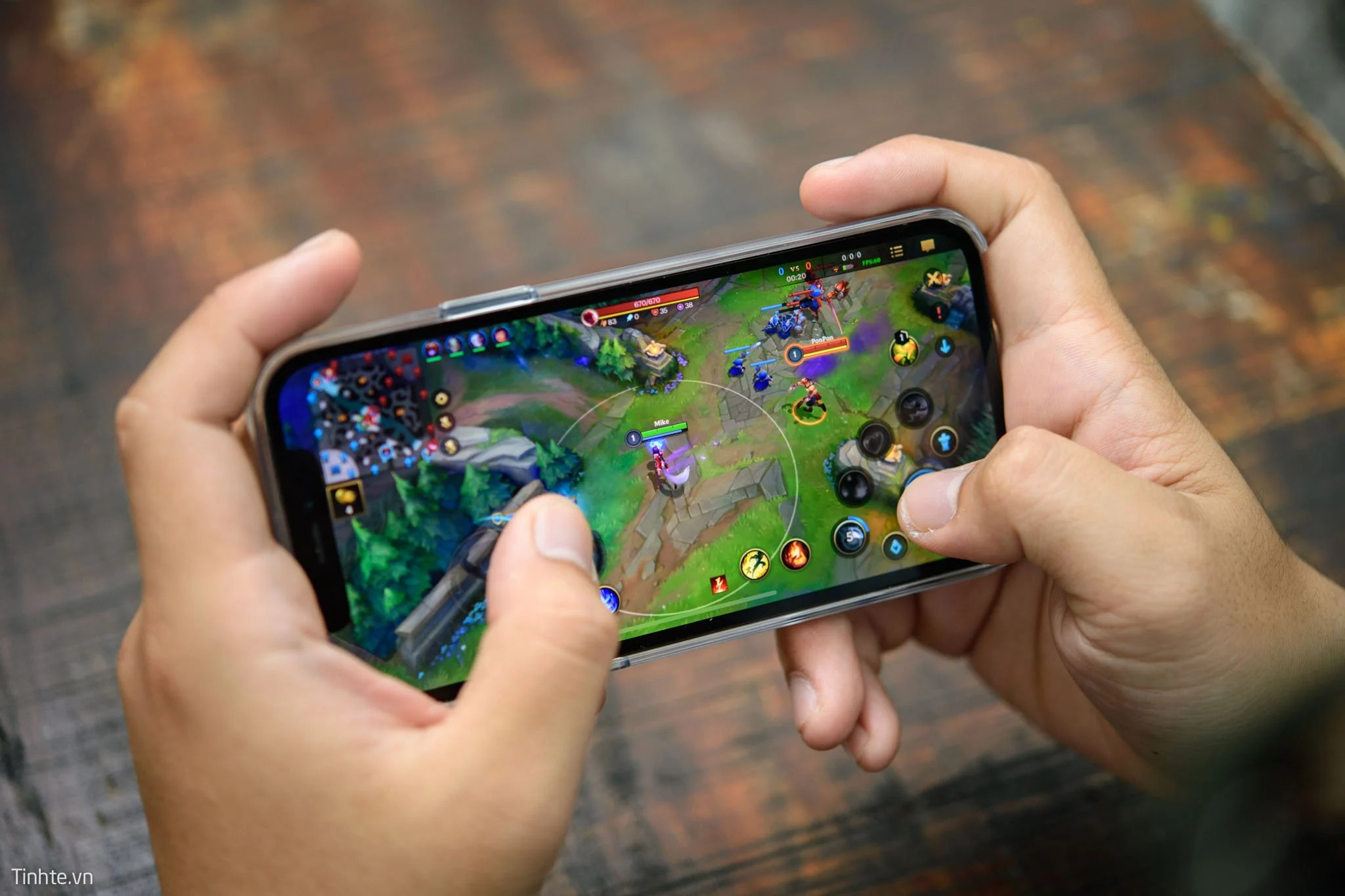 Đ&aacute;nh gi&aacute; khả năng chơi game tr&ecirc;n iPhone X trong năm 2026: Li&ecirc;n Qu&acirc;n, Free Fire vẫn chơi tốt, c&oacute; c&acirc;n được c&aacute;c game nặng?