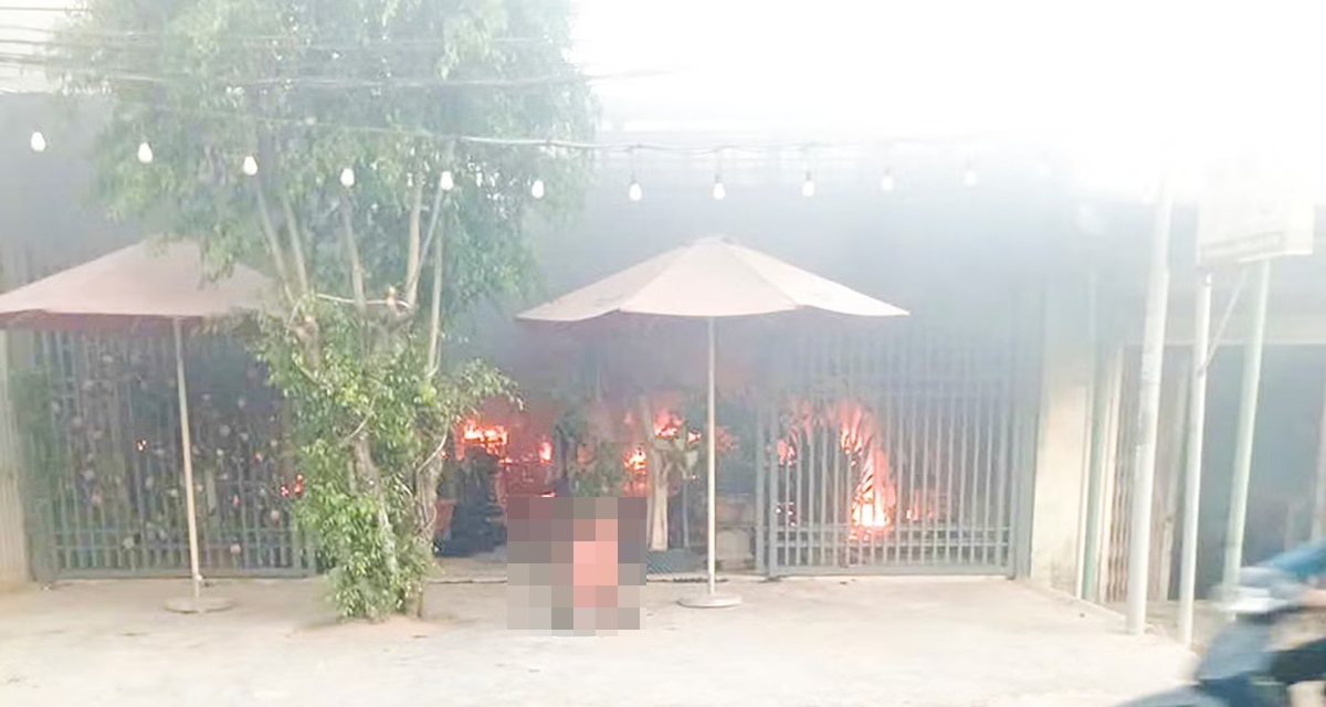 Gia Lai: L&yacute; do người đ&agrave;n &ocirc;ng ph&oacute;ng hỏa đốt nh&agrave; người phụ nữ rồi &ocirc;m nạn nh&acirc;n đứng giữa nh&agrave; tự s&aacute;t