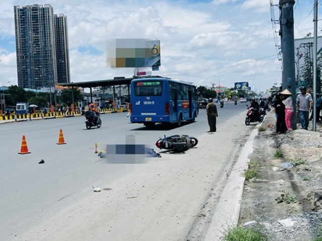 Khoảnh khắc tai nạn tr&ecirc;n Quốc lộ 13 khiến nam thanh ni&ecirc;n 26 tuổi tử vong
