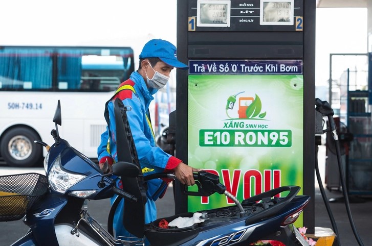 Gi&aacute; xăng dầu tối nay 28/8: Xăng E5 RON 92 đ&atilde; về s&aacute;t đ&aacute;y, E10 RON 95 giảm rẻ hơn đỉnh 8.752 đồng, gi&aacute; đầy b&igrave;nh &ocirc; t&ocirc; Honda