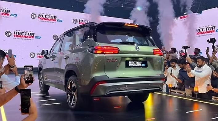 Mẫu SUV 7 chỗ mới ch&iacute;nh thức ra mắt với gi&aacute; 701 triệu đồng: Rộng ngang Toyota Fortuner, trang bị &aacute;t v&iacute;a Ford Everest ảnh 3