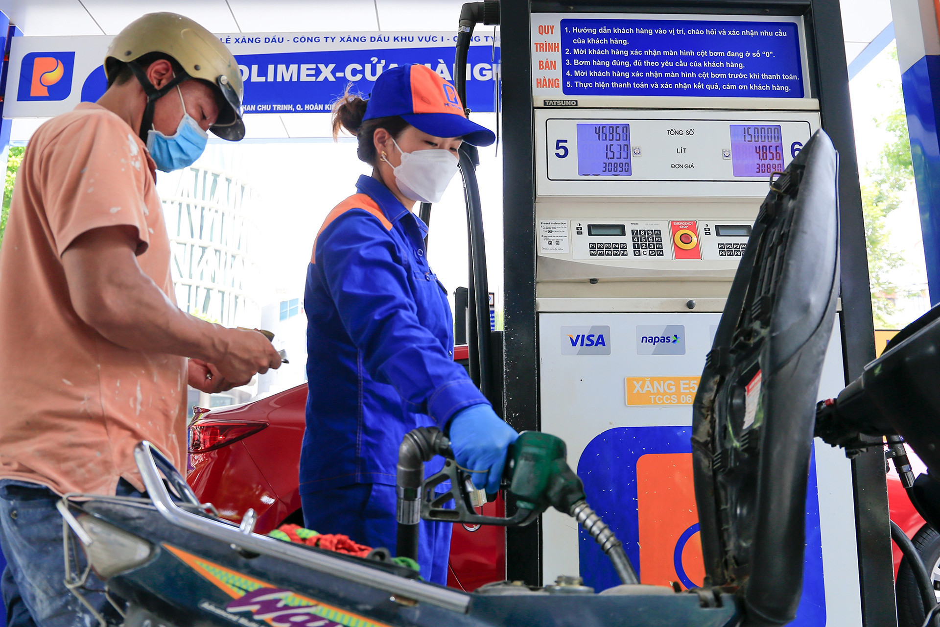 Gi&aacute; xăng dầu trưa 30/8: Dầu diesel xuống gần đ&aacute;y, RON 92 v&agrave; E10 sắp về 19.000 đồng/l&iacute;t, gi&aacute; đầy b&igrave;nh xe ga 150-160cc