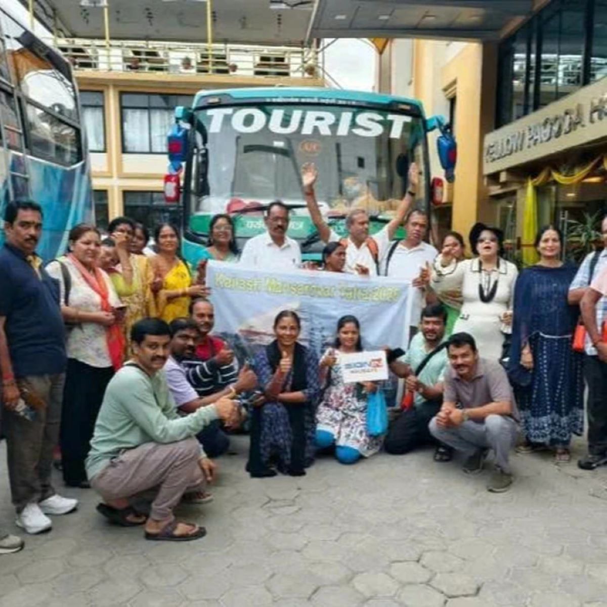 Lũ qu&eacute;t ở Nepal: 25 người tho&aacute;t chết nhờ quyết định trong t&iacute;ch tắc của t&agrave;i xế