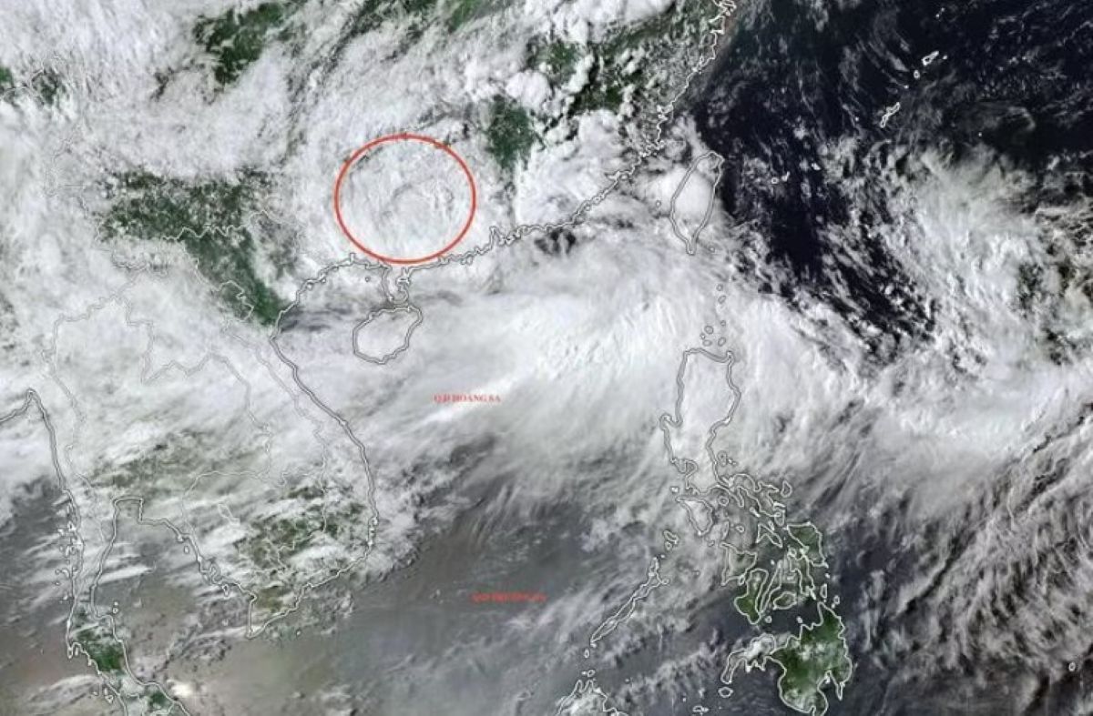 Tin b&atilde;o mới nhất: V&ugrave;ng &aacute;p thấp từ b&atilde;o Saudel c&oacute; thể trở lại th&agrave;nh b&atilde;o số 5, miền Trung hứng mưa lớn