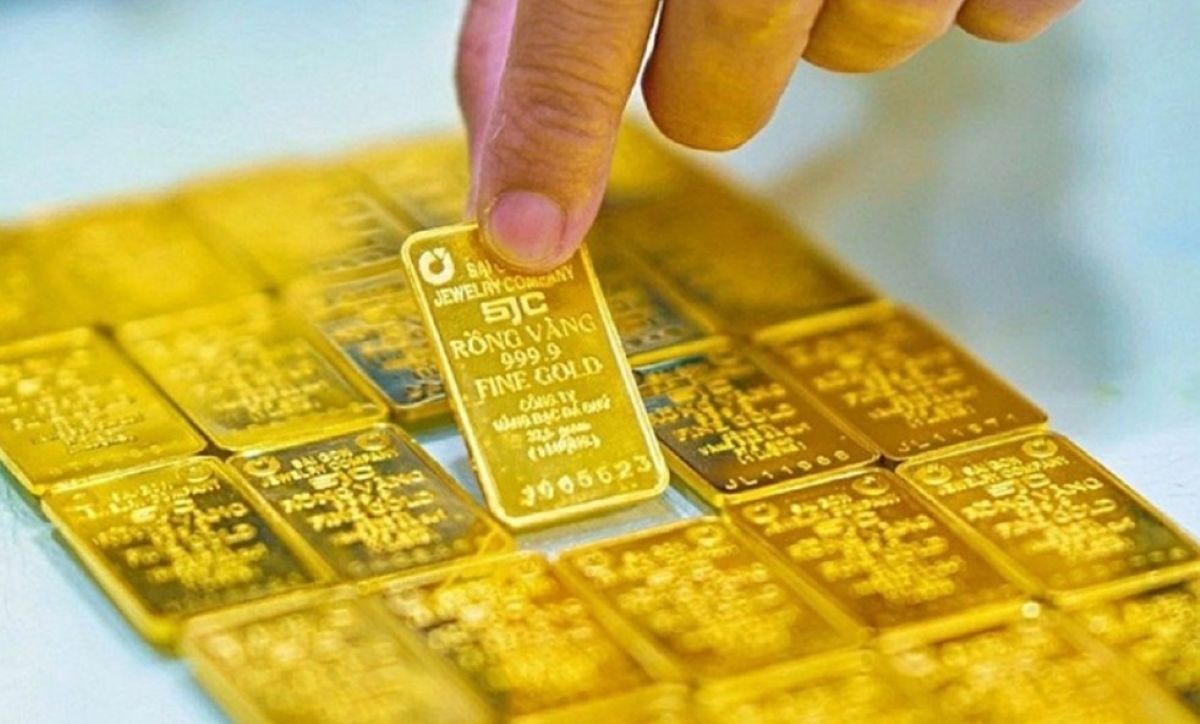 Bảng gi&aacute; v&agrave;ng h&ocirc;m nay 31/8: V&agrave;ng SJC v&agrave;ng nhẫn 9999 tăng giảm thất thường, v&agrave;ng thế giới vẫn lao dốc