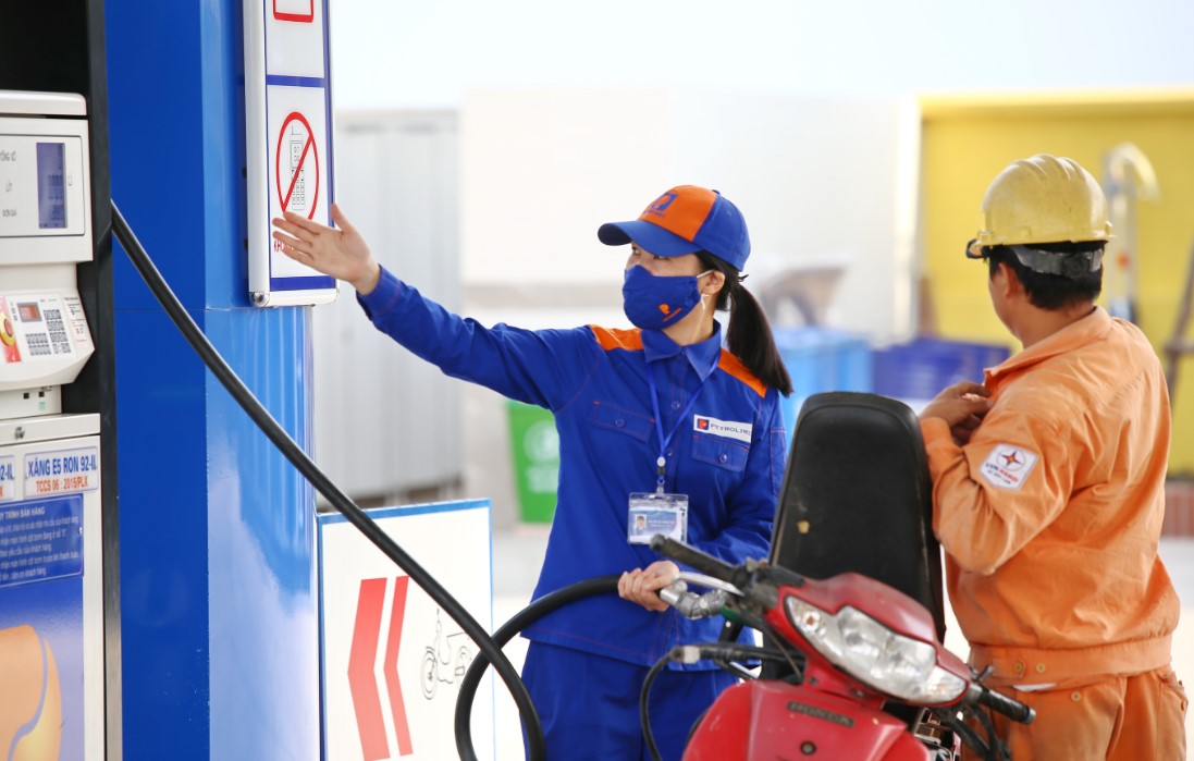 Gi&aacute; xăng dầu chiều 3/9: Dầu diesel tiếp tục giảm, xăng E10 v&agrave; RON 92 c&aacute;ch đ&aacute;y 3.200 đồng, gi&aacute; đầy b&igrave;nh xe ga 150-160cc