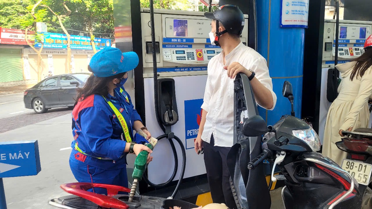 Gi&aacute; xăng dầu h&ocirc;m nay 4/9: E10 RON95 v&agrave; E5 RON92 rất gần mốc 18.000 đồng, Diesel lại giảm mạnh, gi&aacute; đầy b&igrave;nh xe m&aacute;y Honda