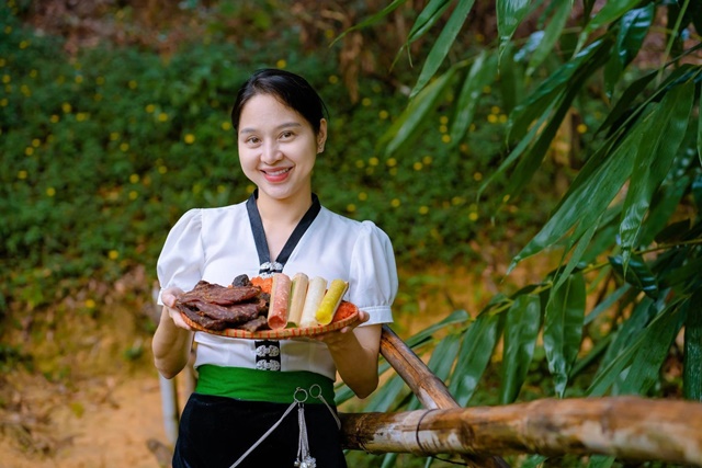 Tất cả c&aacute;c t&agrave;i khoản mạng x&atilde; hội của Huyền Huho &lsquo;bay m&agrave;u&rsquo;