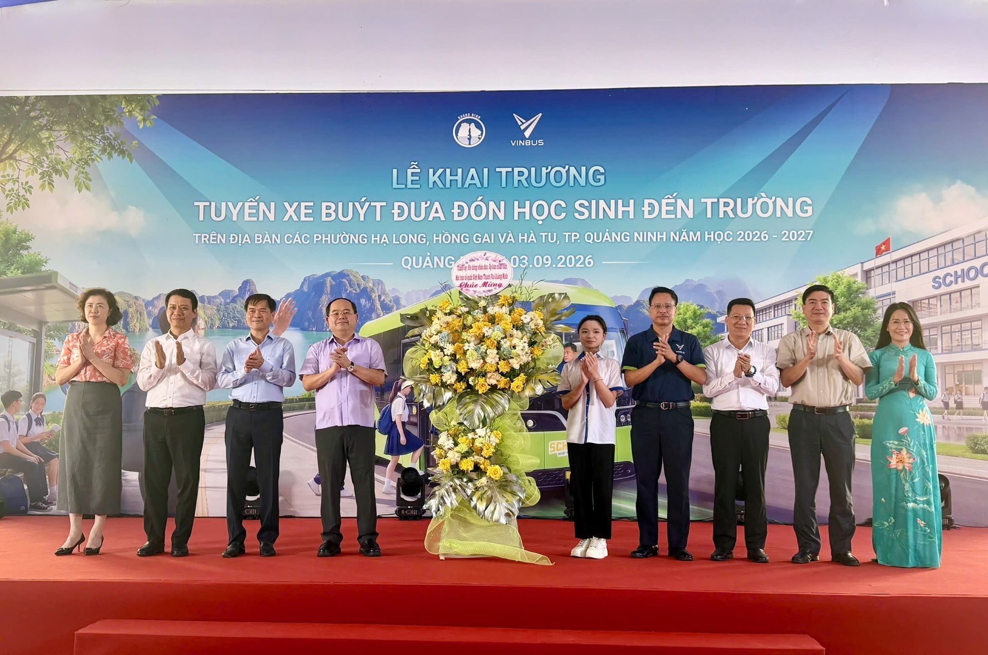 Quảng Ninh triển khai xe bus điện miễn ph&iacute; đưa đ&oacute;n học sinh đến trường ảnh 1