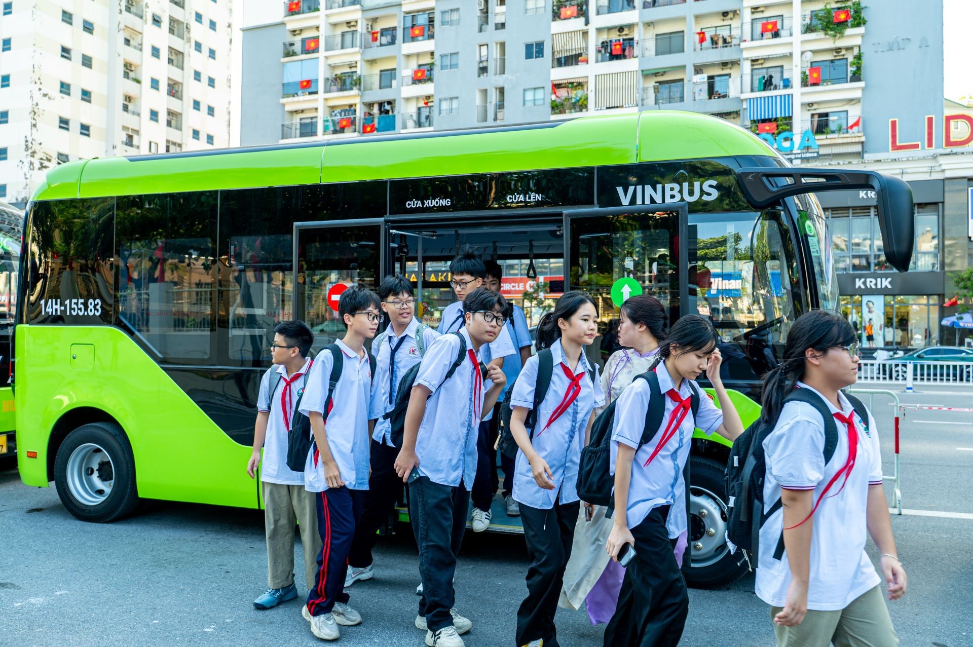 Quảng Ninh triển khai xe bus điện miễn ph&iacute; đưa đ&oacute;n học sinh đến trường ảnh 3