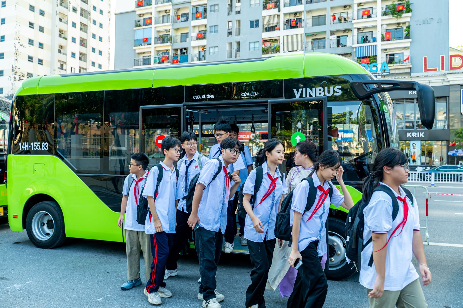 Quảng Ninh triển khai xe bus điện miễn ph&iacute; đưa đ&oacute;n học sinh đến trường