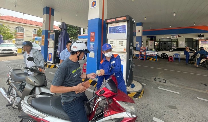 Gi&aacute; xăng dầu tối nay 6/9: E10 RON 95 rất rẻ, E5 RON 92 c&oacute; thể xuống 17.000 đồng/l&iacute;t kh&ocirc;ng? Bảng gi&aacute; đầy b&igrave;nh xe ga 125cc