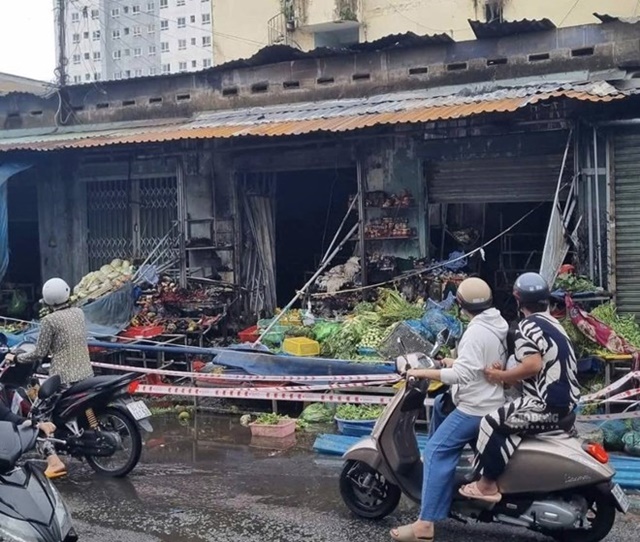 Vụ nghi ph&oacute;ng hỏa ki - ốt b&aacute;n rau ở TPHCM: Cả 2 vợ chồng đều đ&atilde; tử vong, h&eacute; lộ nguy&ecirc;n nh&acirc;n x&oacute;t xa