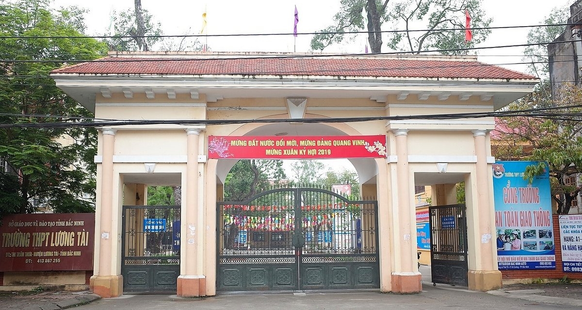 C&aacute;i kết cho th&iacute; sinh ch&eacute;p b&agrave;i đạt 9,5 điểm To&aacute;n thi tốt nghiệp ở THPT Lương T&agrave;i, Bắc Ninh