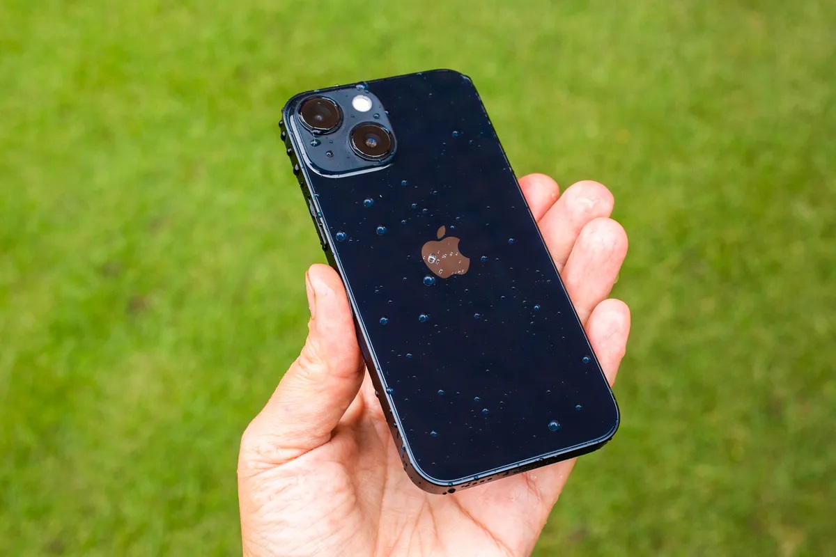 iPhone vừa nhỏ, vừa mạnh rẻ nhất Việt Nam l&agrave; đ&acirc;y, nhiều t&iacute;nh năng ngang iPhone 15, iPhone 16