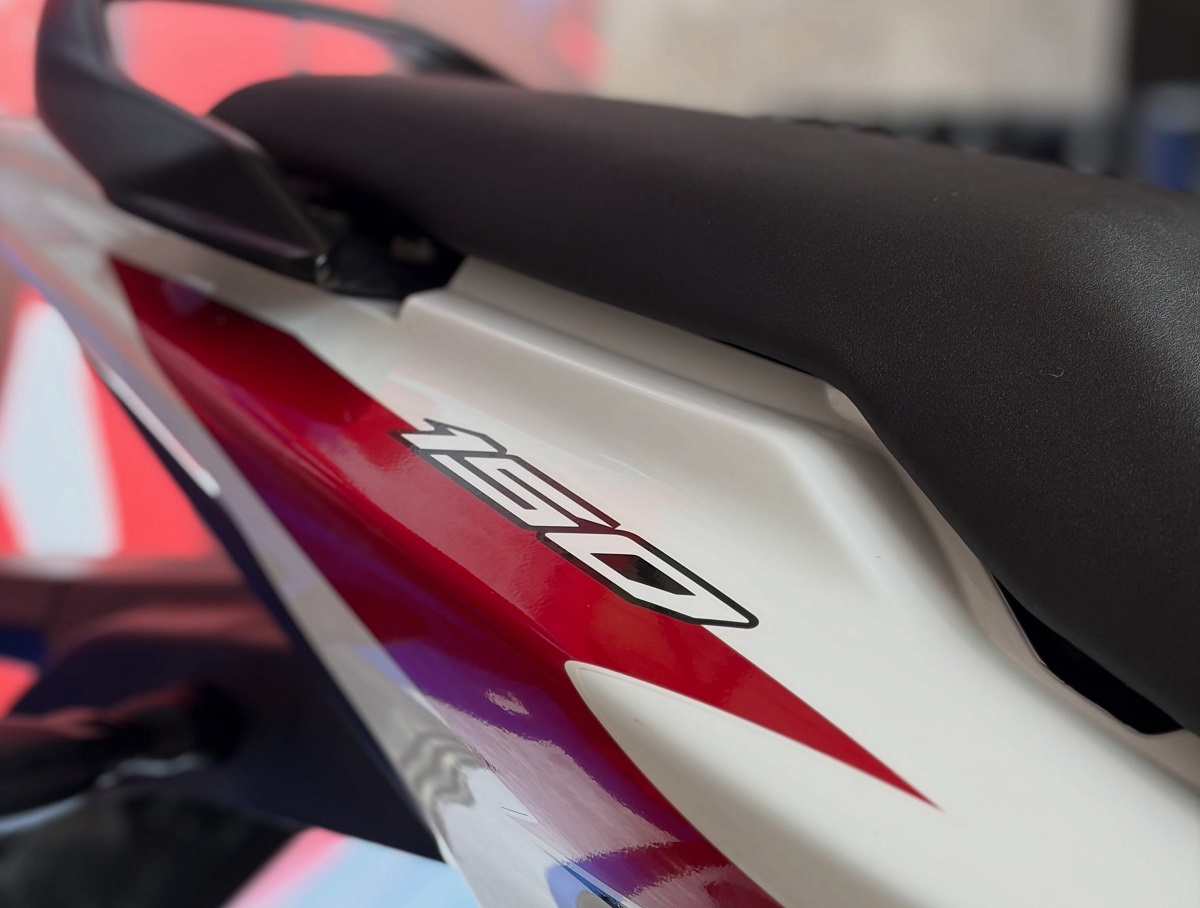 &lsquo;Vua c&ocirc;n tay&rsquo; 150cc mới ch&iacute;nh thức về đại l&yacute; gi&aacute; 31 triệu đồng: C&oacute; ABS 2 k&ecirc;nh tr&ecirc;n cơ Honda Winner R