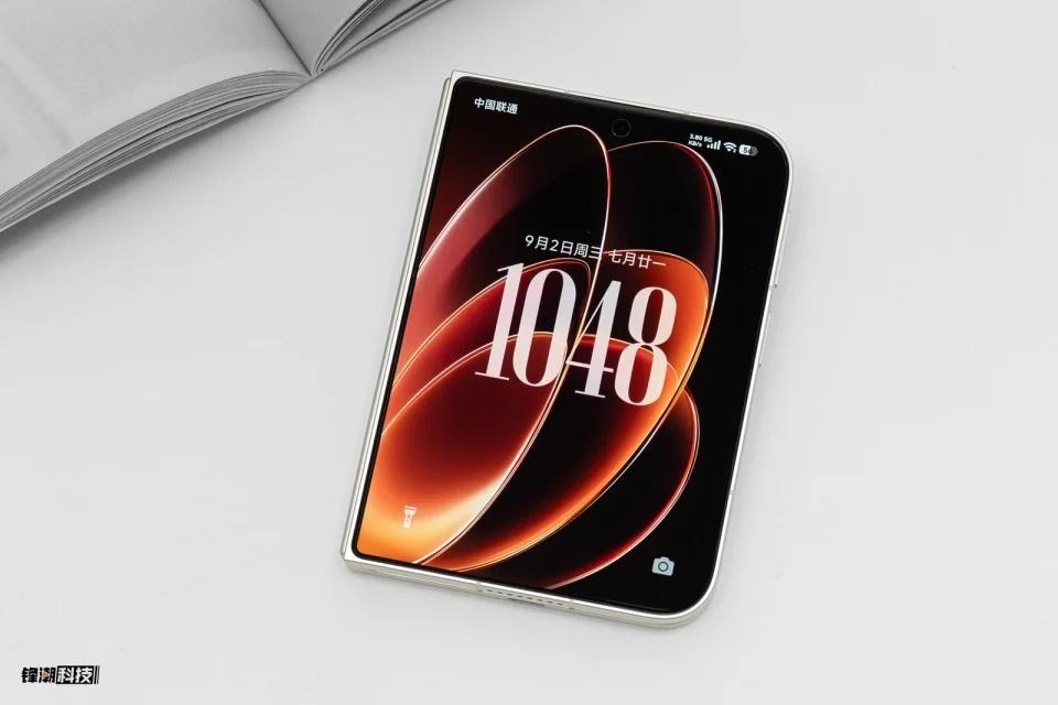 \'iPhone Ultra\' bất ngờ ra mắt sớm một ng&agrave;y, nhưng bật ngửa khi chủ nh&acirc;n lại kh&ocirc;ng phải Apple