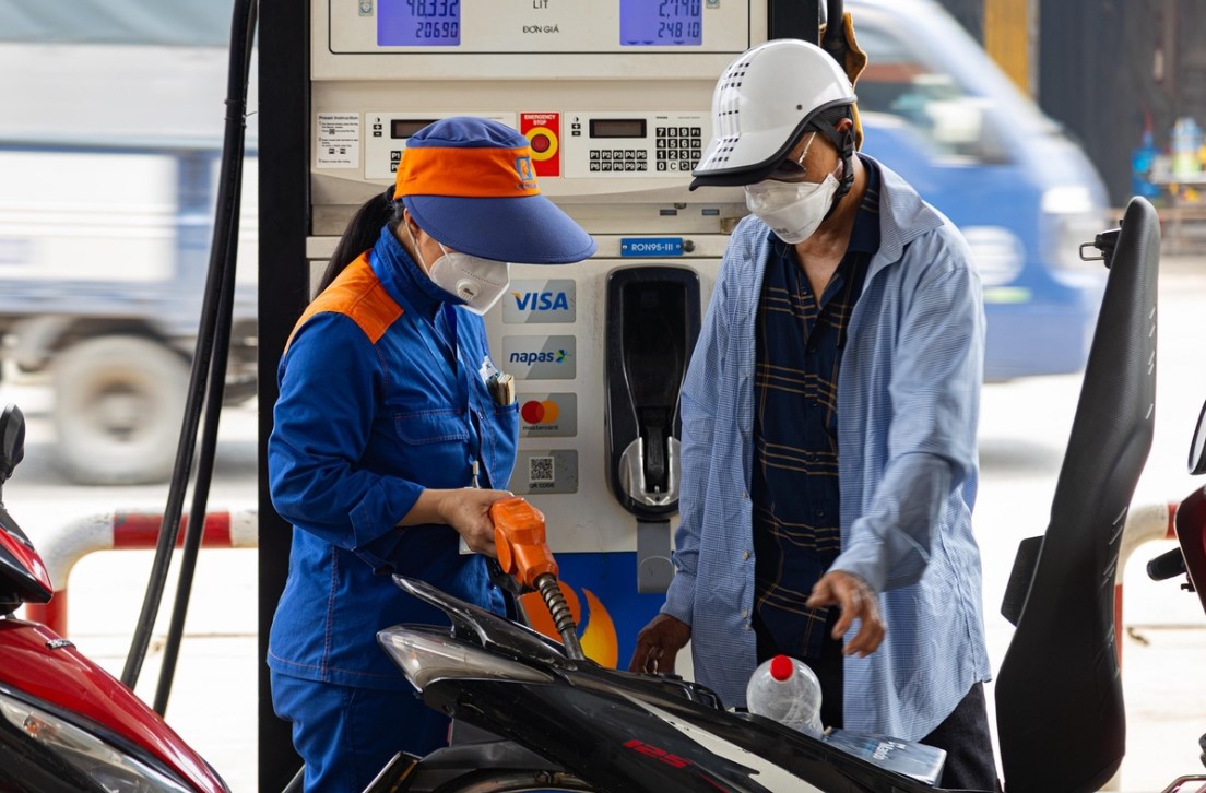 Gi&aacute; xăng dầu tối nay 9/9: Dầu diesel rất gần đ&aacute;y, E5 RON 92 v&agrave; E10 RON 95 về 17.000 đồng/l&iacute;t? Gi&aacute; đầy b&igrave;nh &ocirc; t&ocirc; Mazda