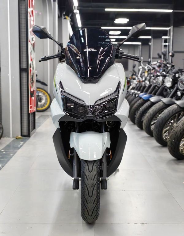 Honda ch&iacute;nh thức mở b&aacute;n &lsquo;vua xe ga&rsquo; 150cc mới: &lsquo;N&eacute;t&rsquo; hơn SH, c&oacute; ABS 2 k&ecirc;nh v&agrave; TCS tr&ecirc;n cơ Air Blade, gi&aacute; 58 triệu đồng ảnh 4
