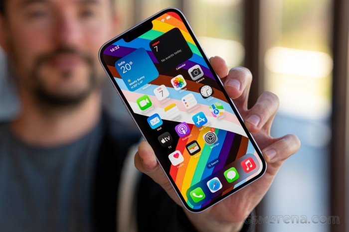 iPhone vừa c&oacute; pin lớn, m&agrave;n lớn gon rẻ nhất Việt Nam trong th&aacute;ng 9, kh&ocirc;ng qu&aacute; thua iPhone 17